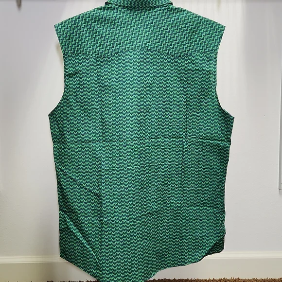 DUPLICATED - Cinch | Sleeveless Button-Down | Medium - Picture 2 of 3